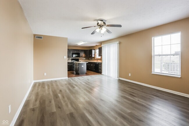 Photo - 6672 Colleens Way