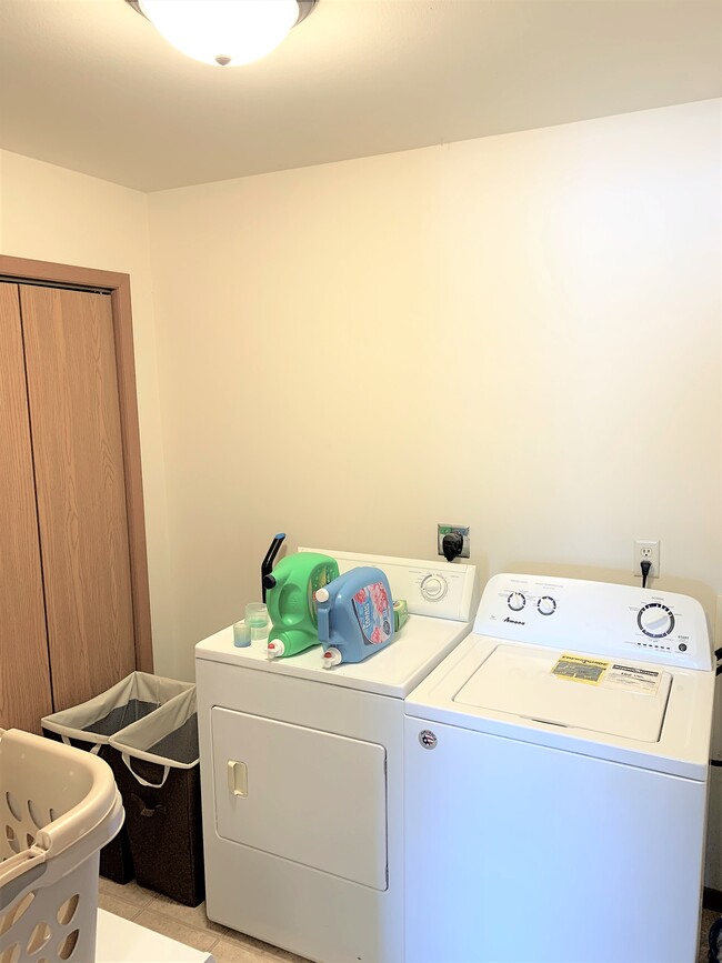 Photo - 812 Van Es Pky