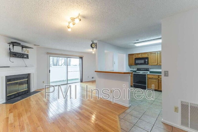 Photo - 405 Aberdeen Ln