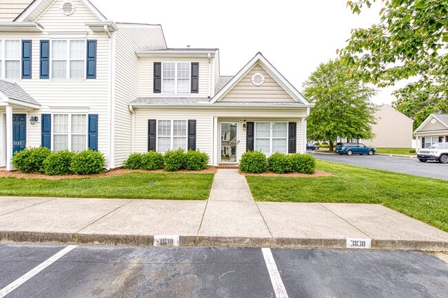 Building Photo - Beautiful 2-Story 3 bedroom and 2.5 townhouse in High Point, off Skeet Club Rd and Eastchester