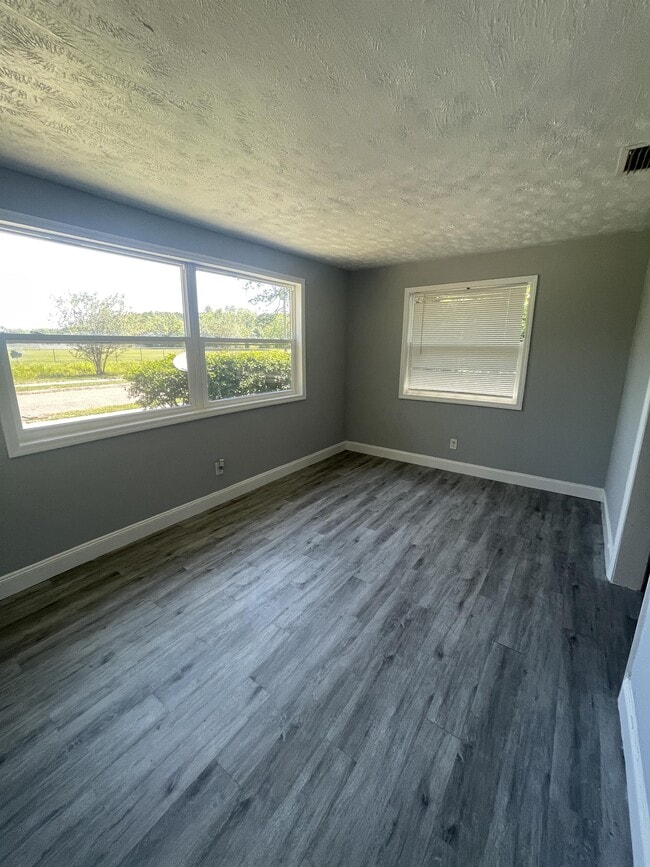 Photo - 2050 W 40th St