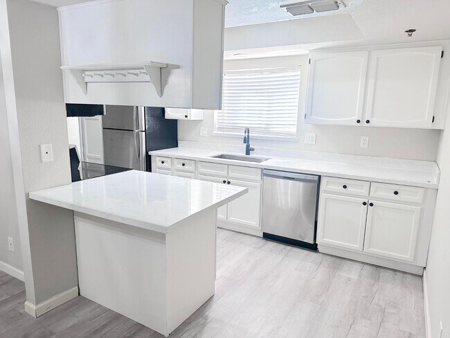 Photo - 3031 N Civic Center Plaza Unidad 148