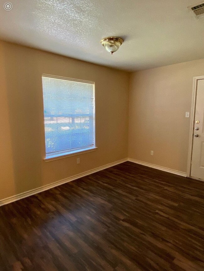 Photo - "Spacious 3-Bed, 2-Bath Retreat in College Station – Your Perfect Home Awaits!"