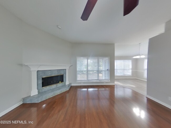 Photo - 838 Poydras Ln W