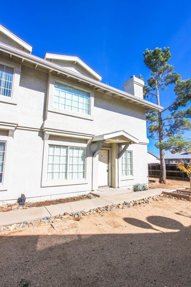 Building Photo - 3249 N Hedgewood Dr Unit #B