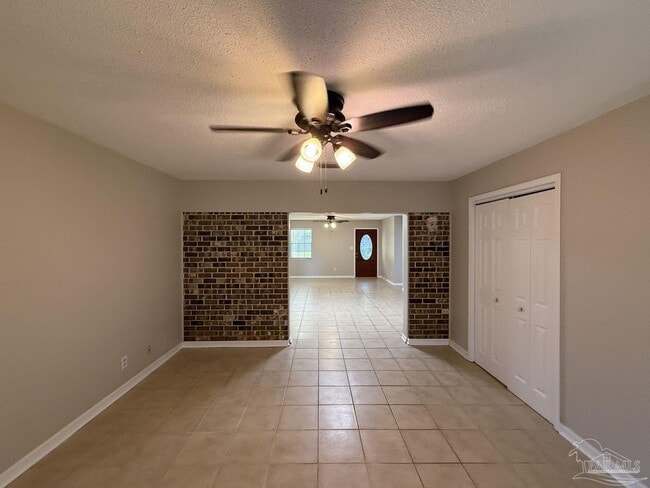 Photo - 940 Candlestick Dr