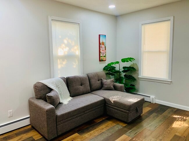 Building Photo - 400 Charles St Unit 2