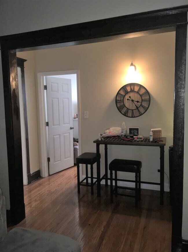 Photo - 1959 W Farragut Ave Unit 1R