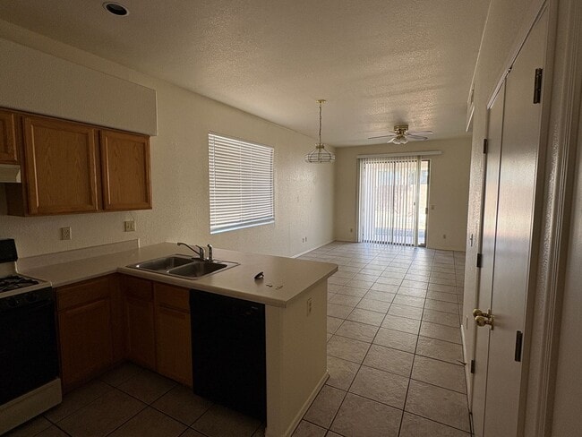 Photo - 3 Bed 2 Bath Rita Ranch Home