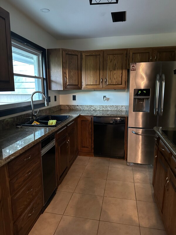 Photo - 1900 River Oaks Dr