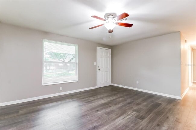 Photo - 921 Hillside Dr