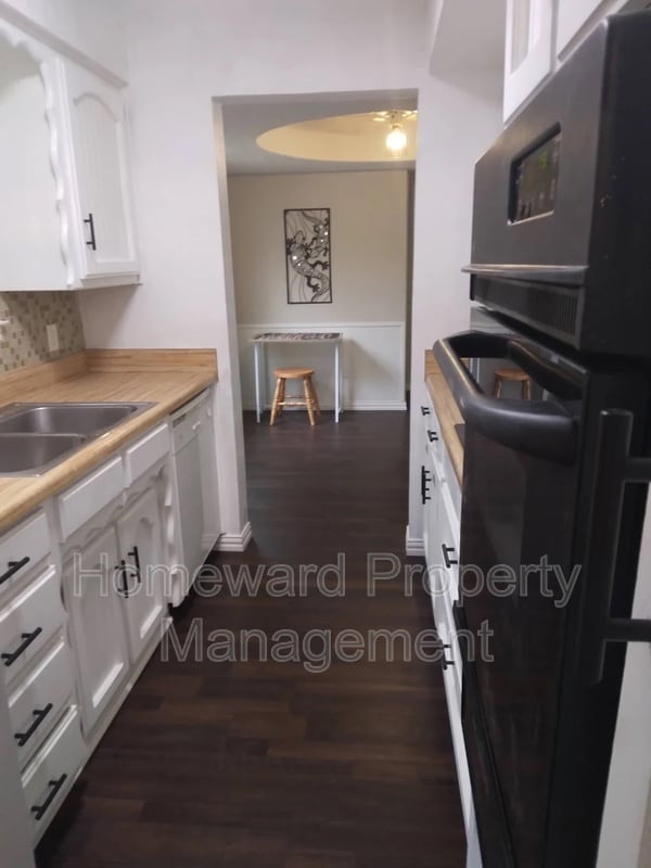 Photo - 6917 Bennington Dr