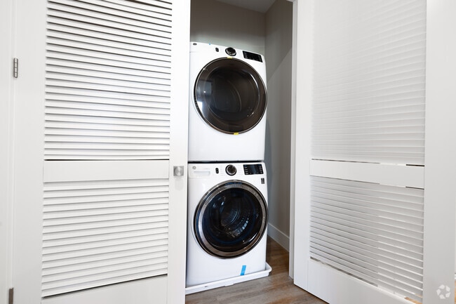 3BR, 2BA - 920SF - Laundry In-Unit