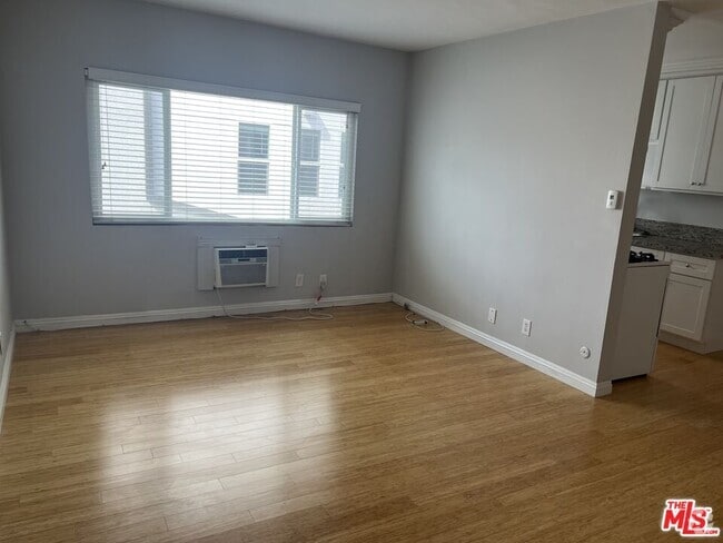 Building Photo - 233 N Park View St Unit 8 Rental