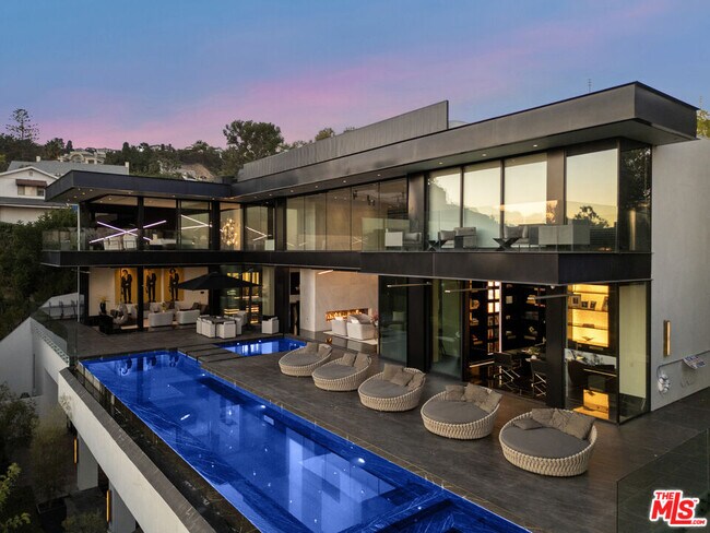 Photo - 1369 Londonderry Pl