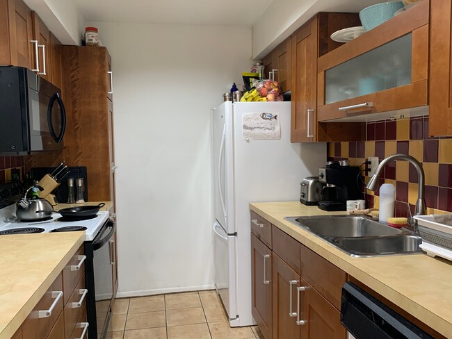 Kitchen - 723 South St Townhome