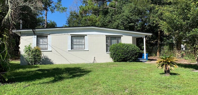 Photo - Charming Renovated 4-Bedroom, 2-Bathroom H...
