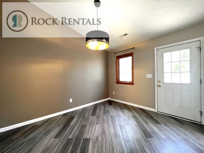 Photo - 3 Bed 2 Bath House with Attached Garage