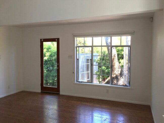 Building Photo - 347 6th Ave Unit Main House