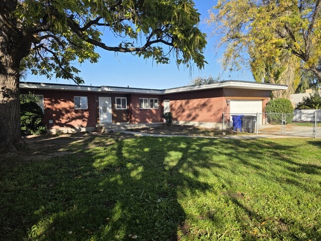 Building Photo - 7222 S 2700 W