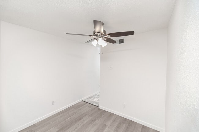 Dining Area - Stonewood Apartments