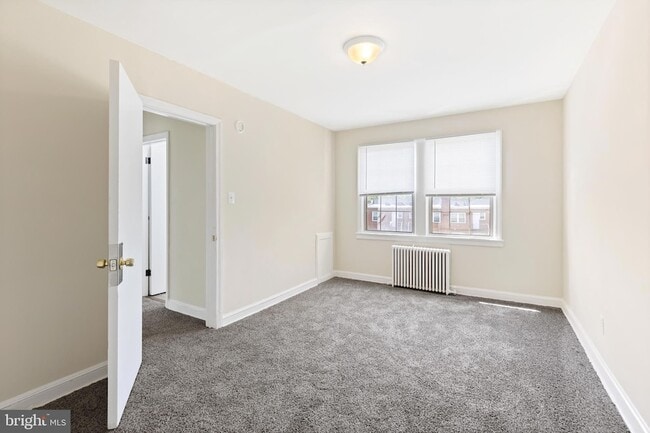 Photo - 215 Oakwood St SE