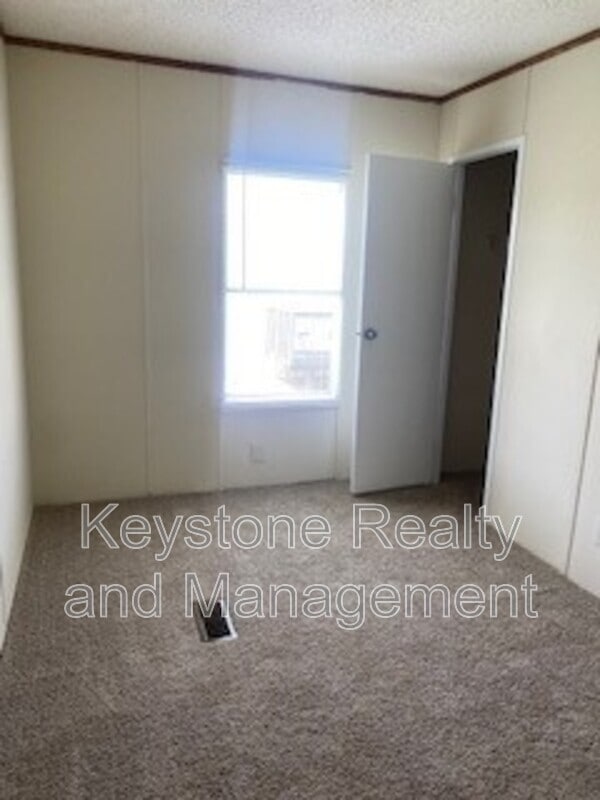 Photo - 721 Trevor Ln