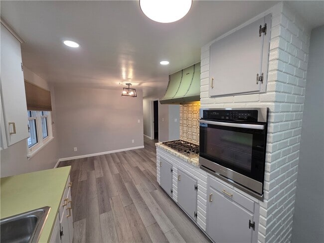 Photo - 2938 Lyell Rd