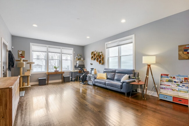 Photo - 1008 W Cullerton St