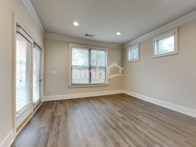 Photo - 255 Hinton Chase Pky