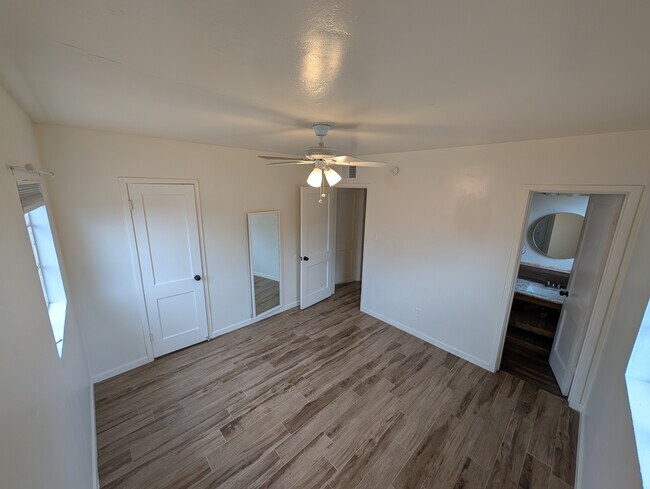 Photo - 5034 E 17th St