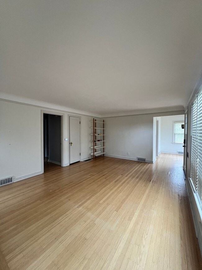 Photo - 3 Bedroom 2 Bathroom in Greenlake!