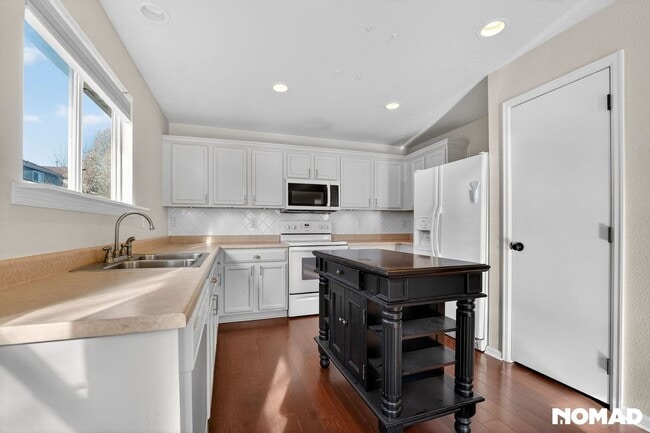 Photo - 454 E 77th Pl