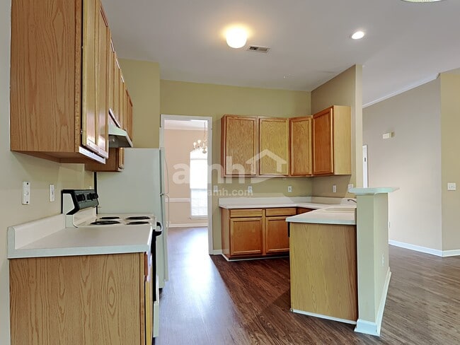 Photo - 127 Bathurst Ln