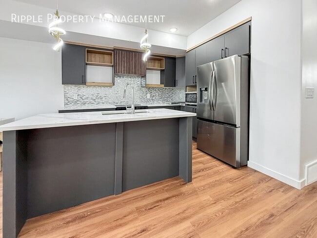 Building Photo - Fantastic 3 Beds, 2.5 Baths Townhouse | No Pets Allowed