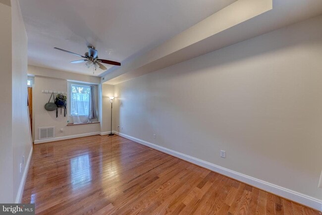 Photo - 1818 Bank St