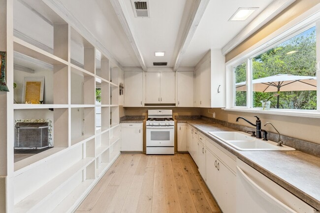 Photo - 1161 High Rd