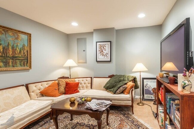 Building Photo - 236 Rhode Island Ave NW Unit B