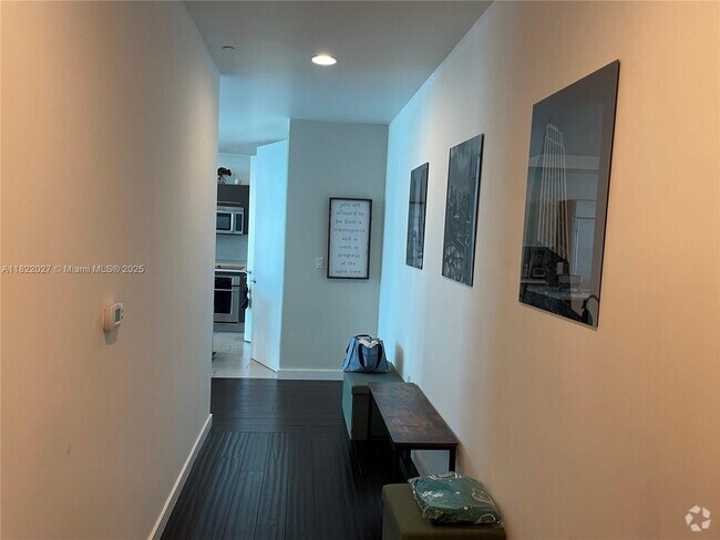 Building Photo - 55 SE 6th St Unit 4307 Rental