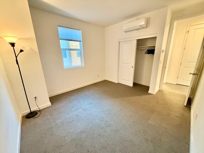 Building Photo - 5801 Sterling St Unit 1