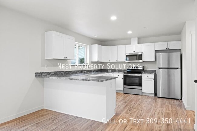 Photo - 215 W 1st St Unit 4