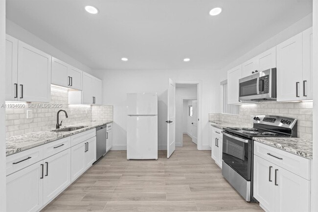 Photo - 326 191st St