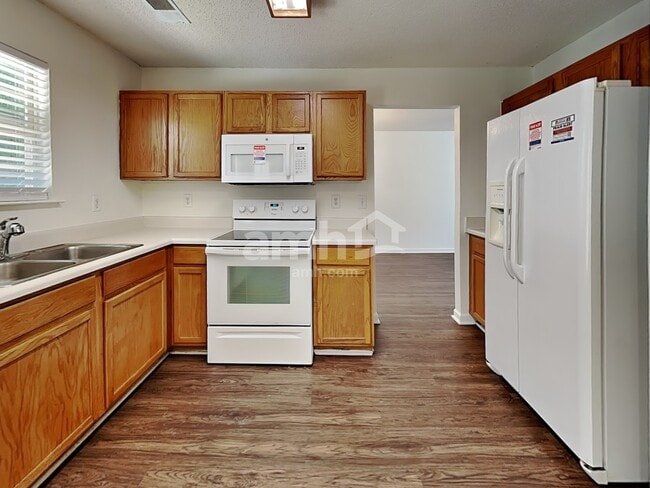 Photo - 505 Kingsman Ln