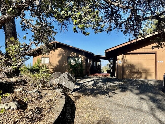 Experience comfort and luxury in this char... - Experience comfort and luxury in this char... Casa