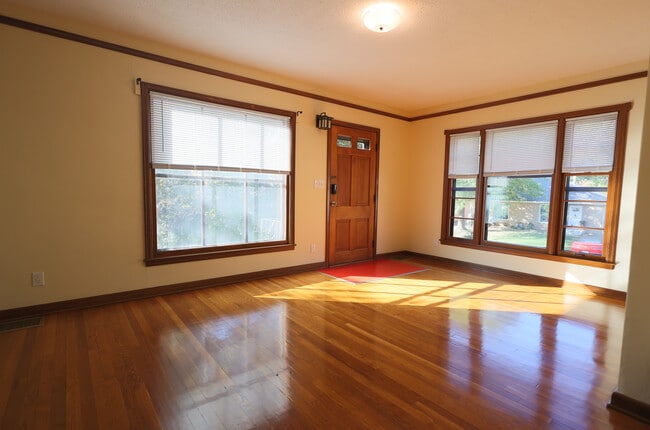 Well lit living room - 2623 Terrace Rd Unit 2623 Terrace Road