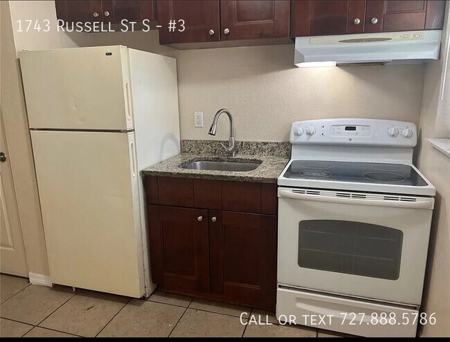 Photo - 1743 Russell St S Unidad #3