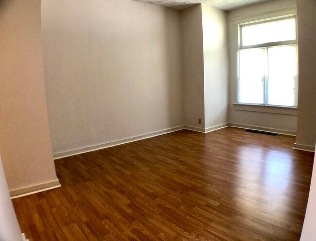 Photo - 1 Bed / 1 Bath on 10th Ave close to Wexner... Unit A