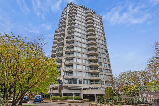 Building Photo - Spacious 1 Bedroom + Den Home with Exceptional Views in Surrey City Centre Unit 1405