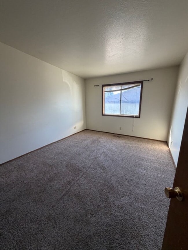 Photo - Clean and Comfortable 3 Bedroom, 2 Bathroom Townhouse