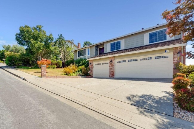 Photo - 208 Crestview Dr